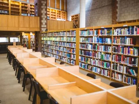 図書館の閲覧席